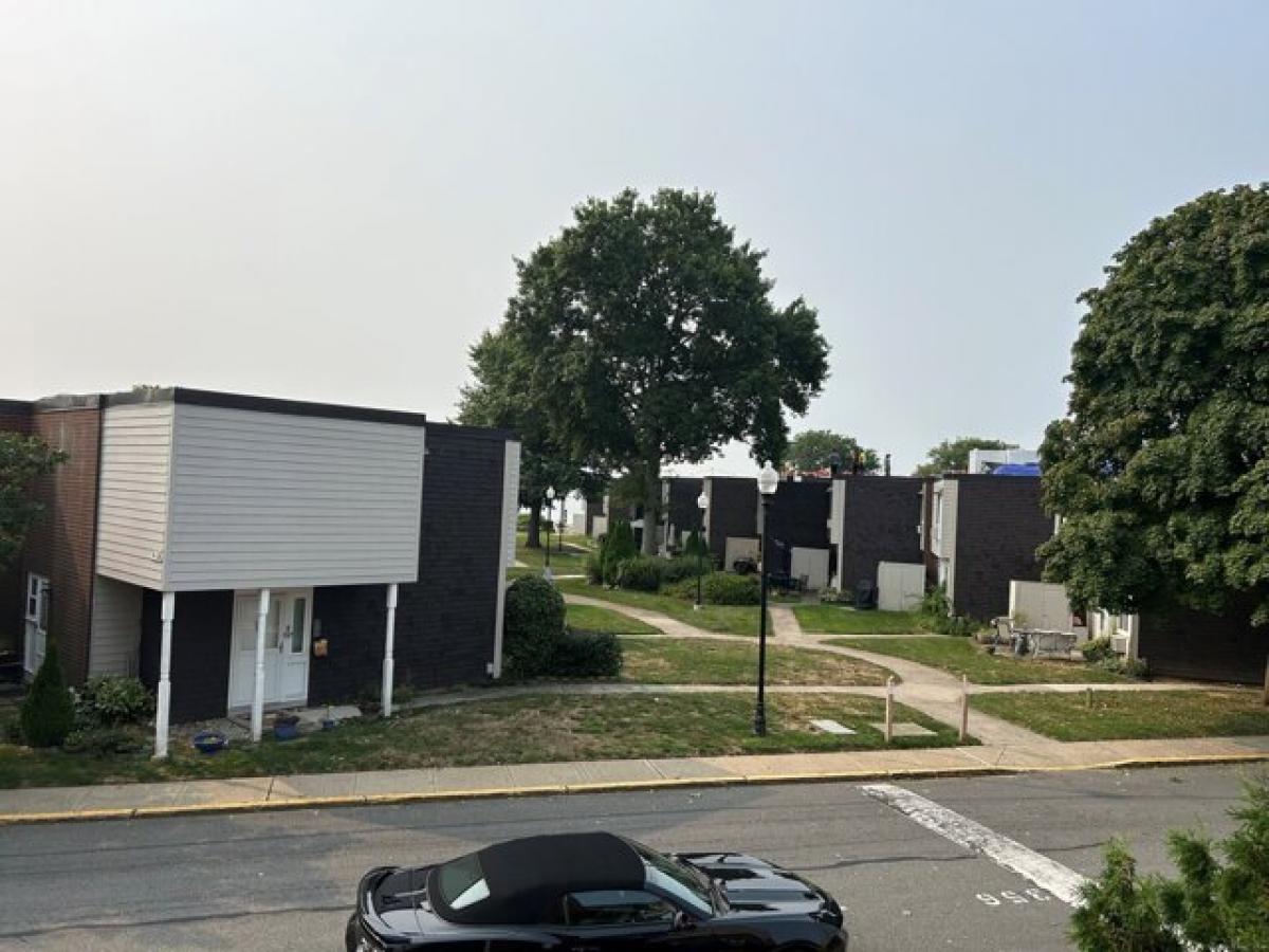 Picture of Home For Sale in West Haven, Connecticut, United States