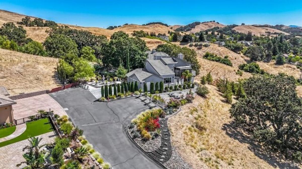 Picture of Home For Sale in Pinole, California, United States