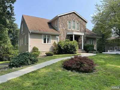 Home For Sale in Waldwick, New Jersey