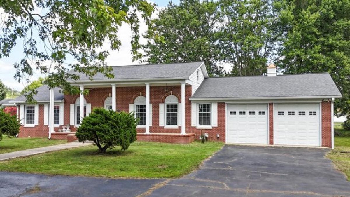 Picture of Home For Sale in Liberty, Kentucky, United States