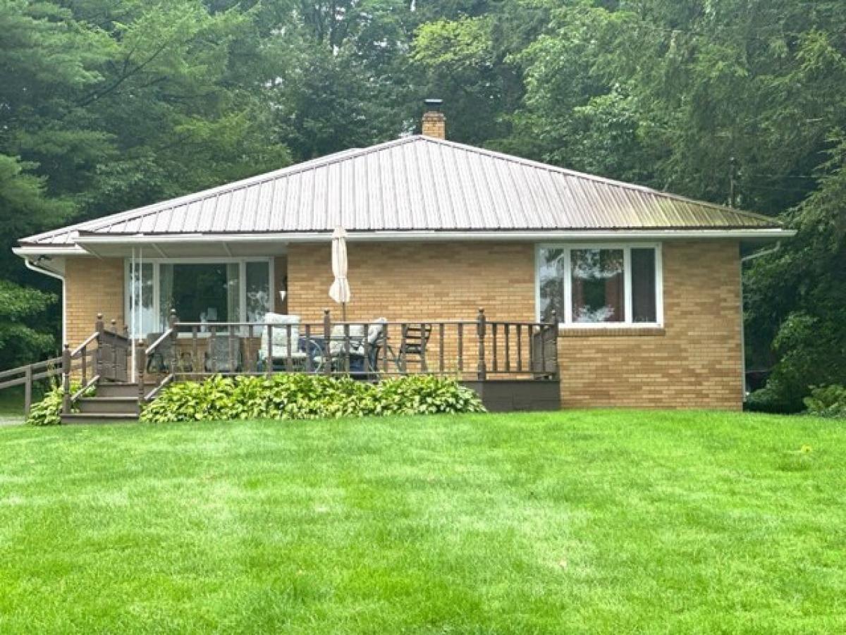 Picture of Home For Sale in Conneaut Lake, Pennsylvania, United States