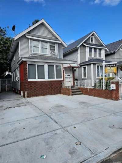 Home For Sale in South Ozone Park, New York