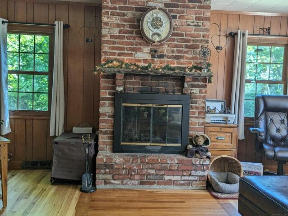 Picture of Home For Sale in Prospect, Connecticut, United States