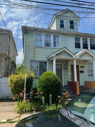 Home For Sale in Queens Village, New York