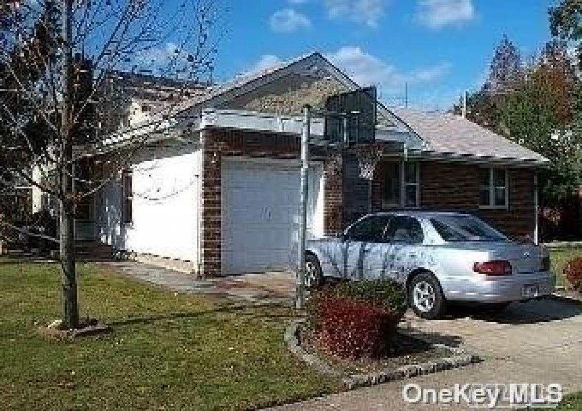 Picture of Home For Rent in Franklin Square, New York, United States