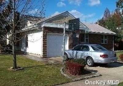 Home For Rent in Franklin Square, New York