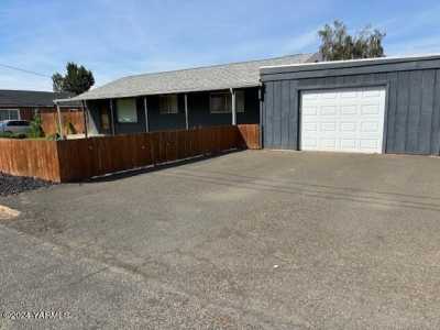 Home For Sale in Sunnyside, Washington