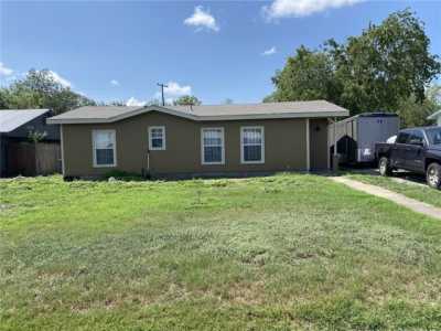 Home For Sale in Beeville, Texas