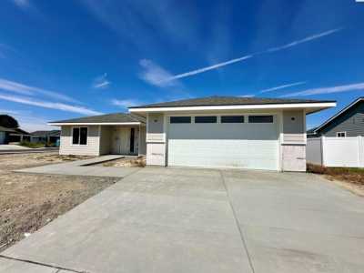 Home For Sale in Kennewick, Washington