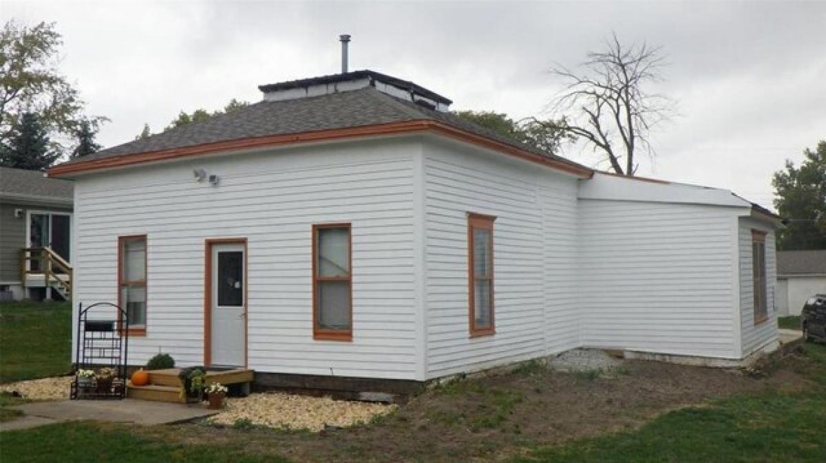 Picture of Home For Sale in Creston, Iowa, United States