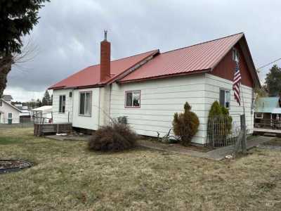 Home For Sale in Winchester, Idaho