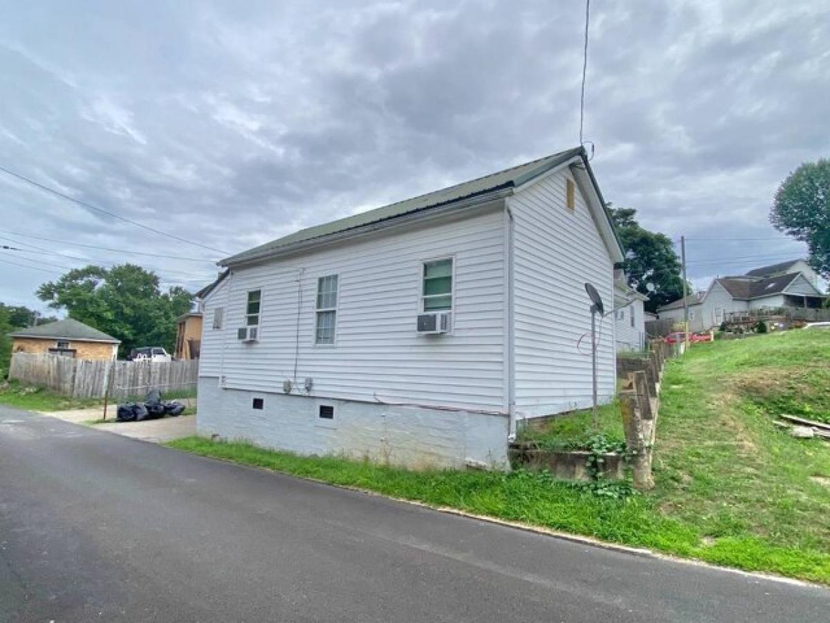 Picture of Home For Rent in Clarksburg, West Virginia, United States