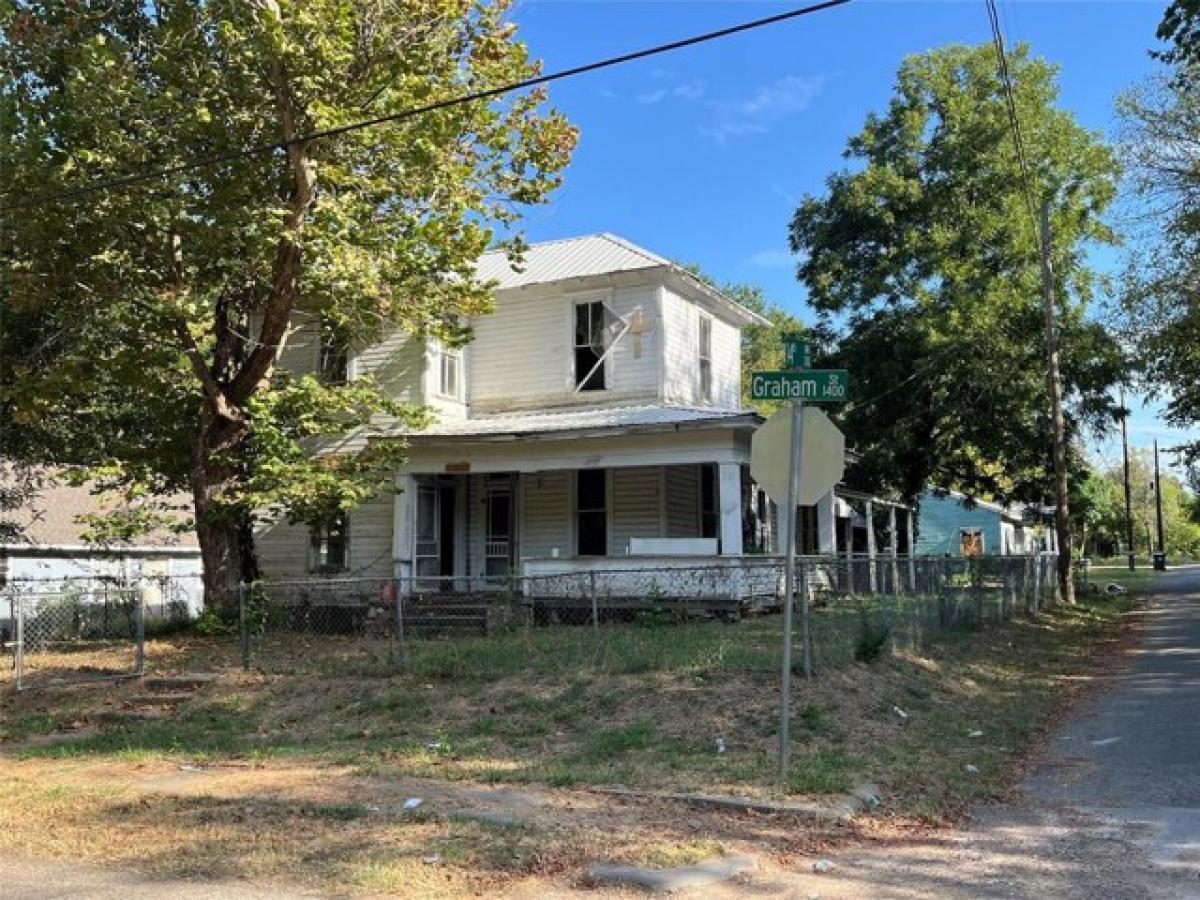 Picture of Home For Sale in Paris, Texas, United States