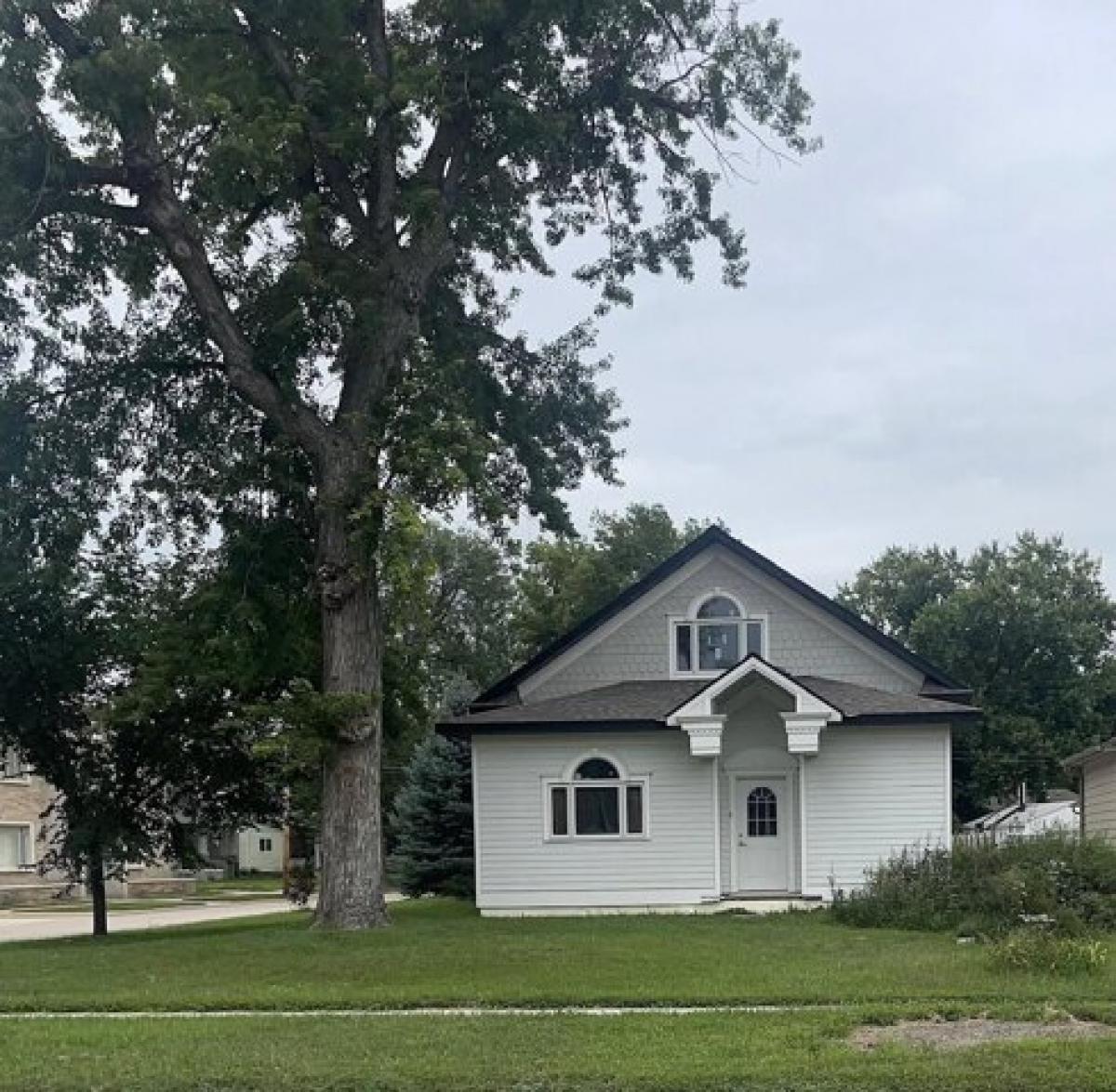 Picture of Home For Sale in Gothenburg, Nebraska, United States