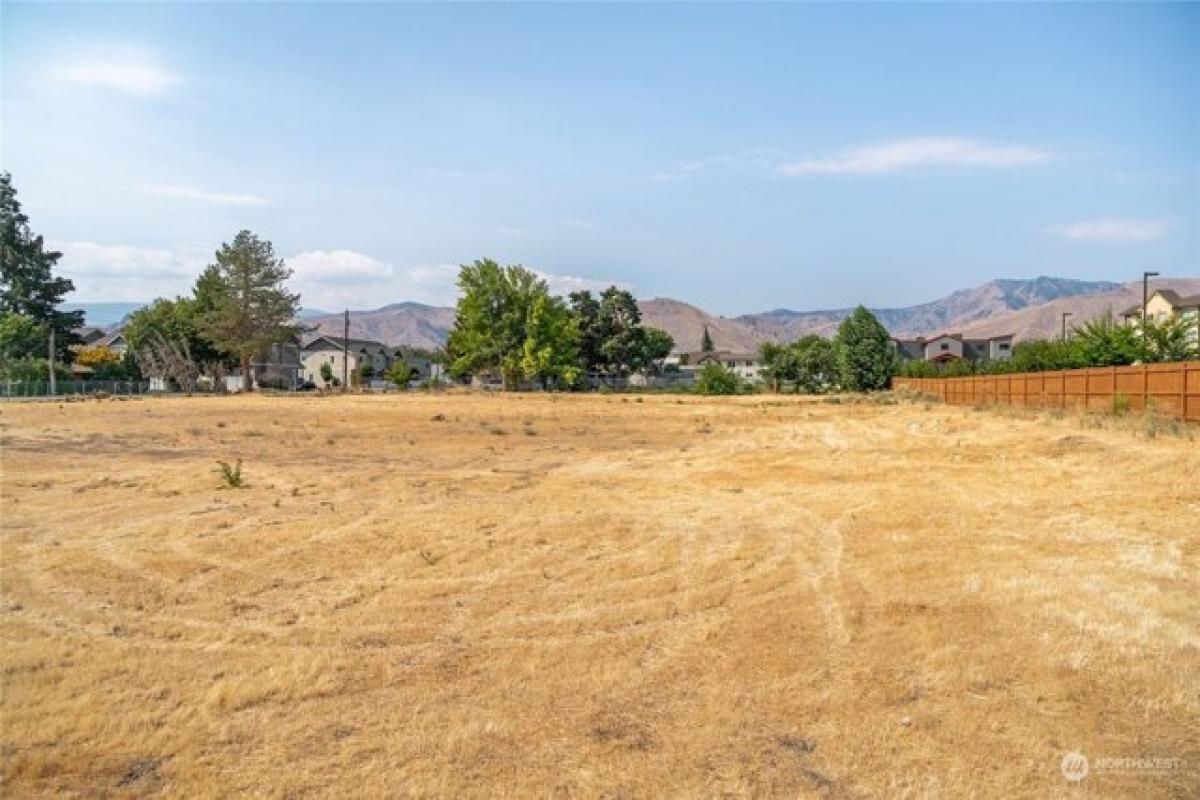 Picture of Residential Land For Sale in Wenatchee, Washington, United States