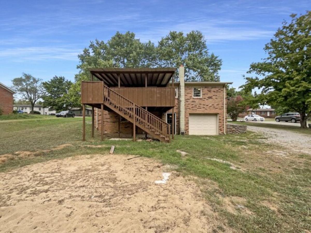 Picture of Home For Sale in Lewisburg, Tennessee, United States