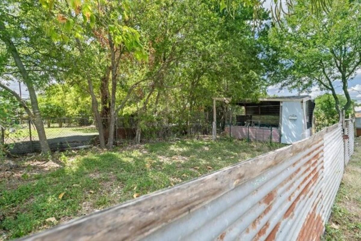 Picture of Home For Sale in Whitney, Texas, United States