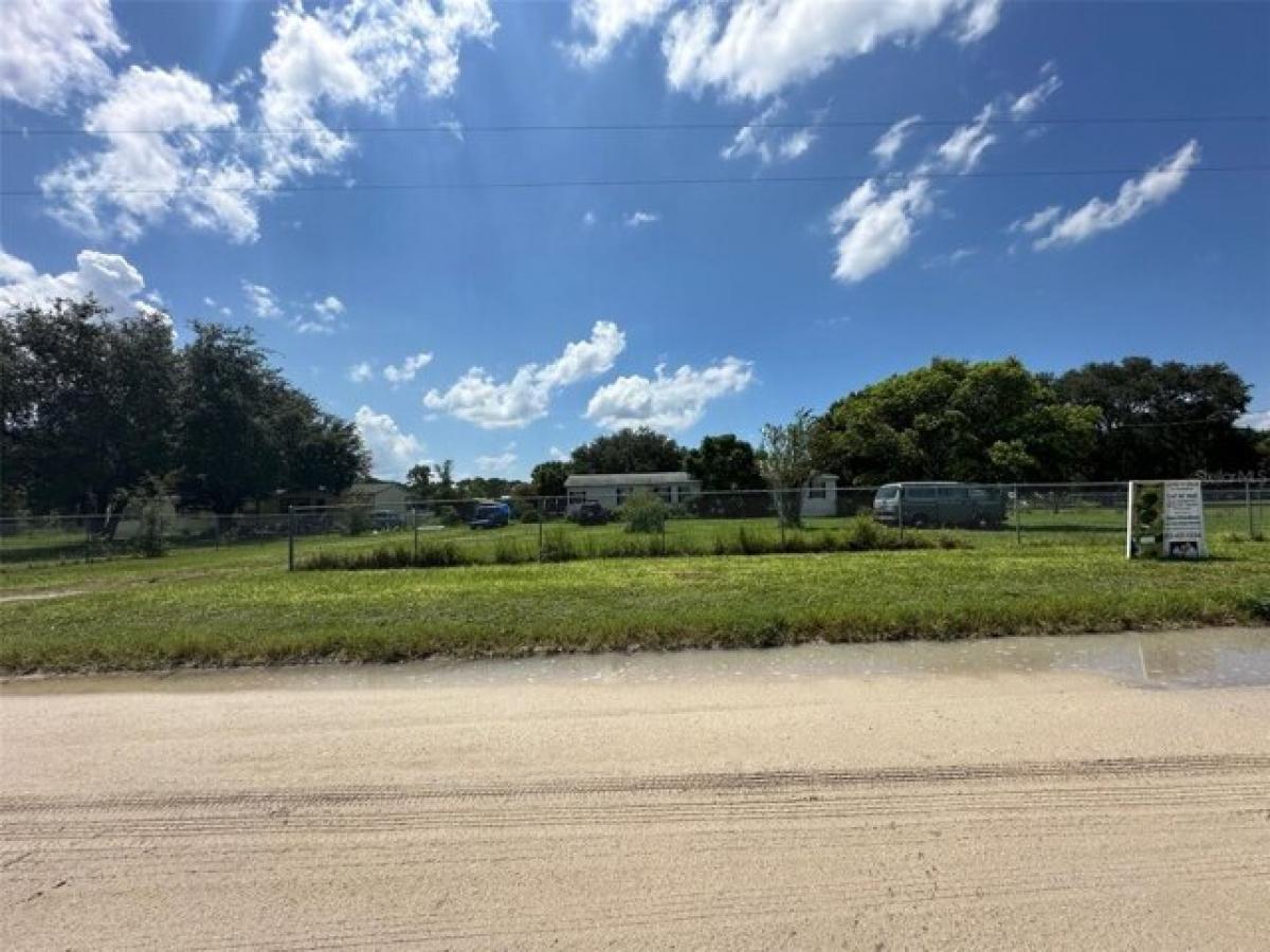 Picture of Residential Land For Sale in Wesley Chapel, Florida, United States