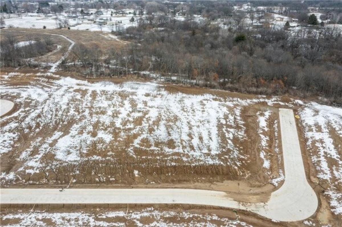 Picture of Residential Land For Sale in Pleasant Hill, Iowa, United States