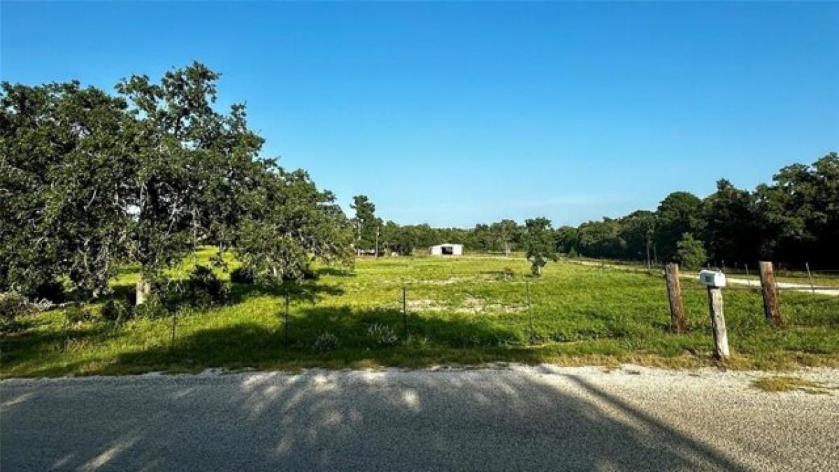 Picture of Residential Land For Sale in Elgin, Texas, United States