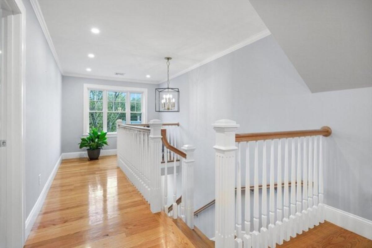 Picture of Home For Sale in Burlington, Massachusetts, United States