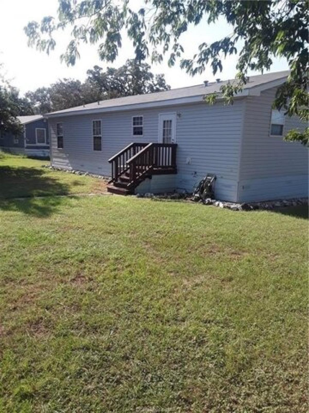 Picture of Home For Sale in Giddings, Texas, United States