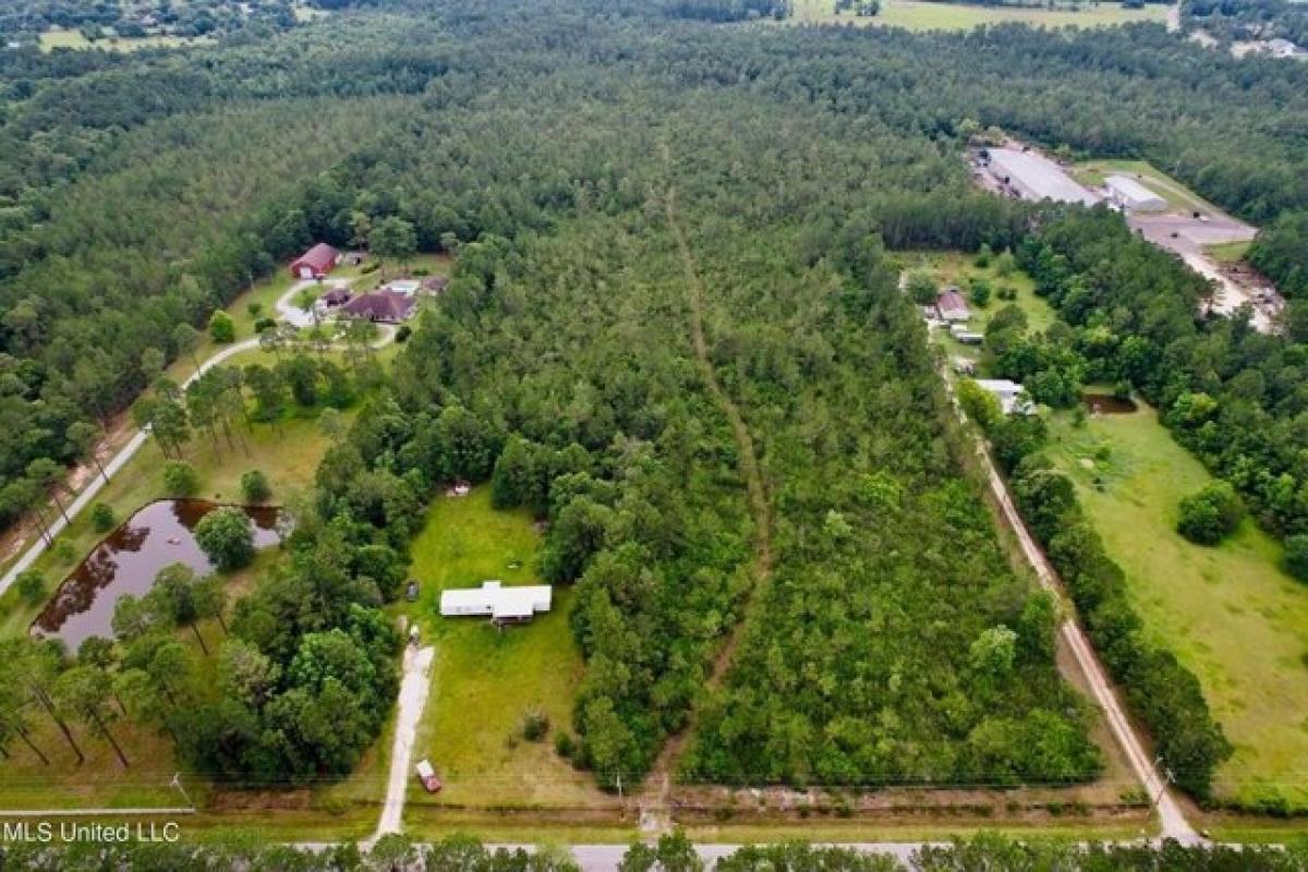 Picture of Residential Land For Sale in Gulfport, Mississippi, United States