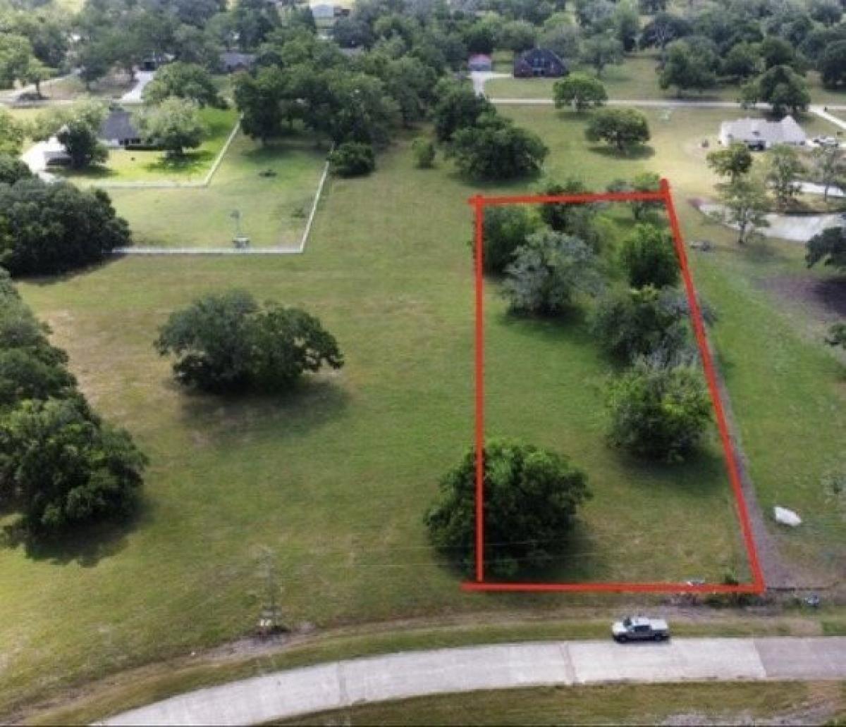 Picture of Residential Land For Sale in Angleton, Texas, United States