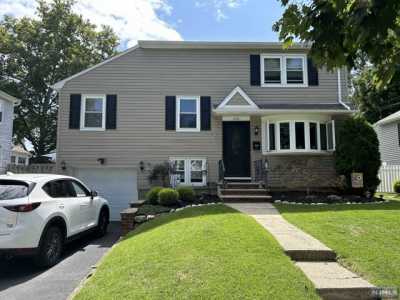 Home For Sale in Pompton Lakes, New Jersey