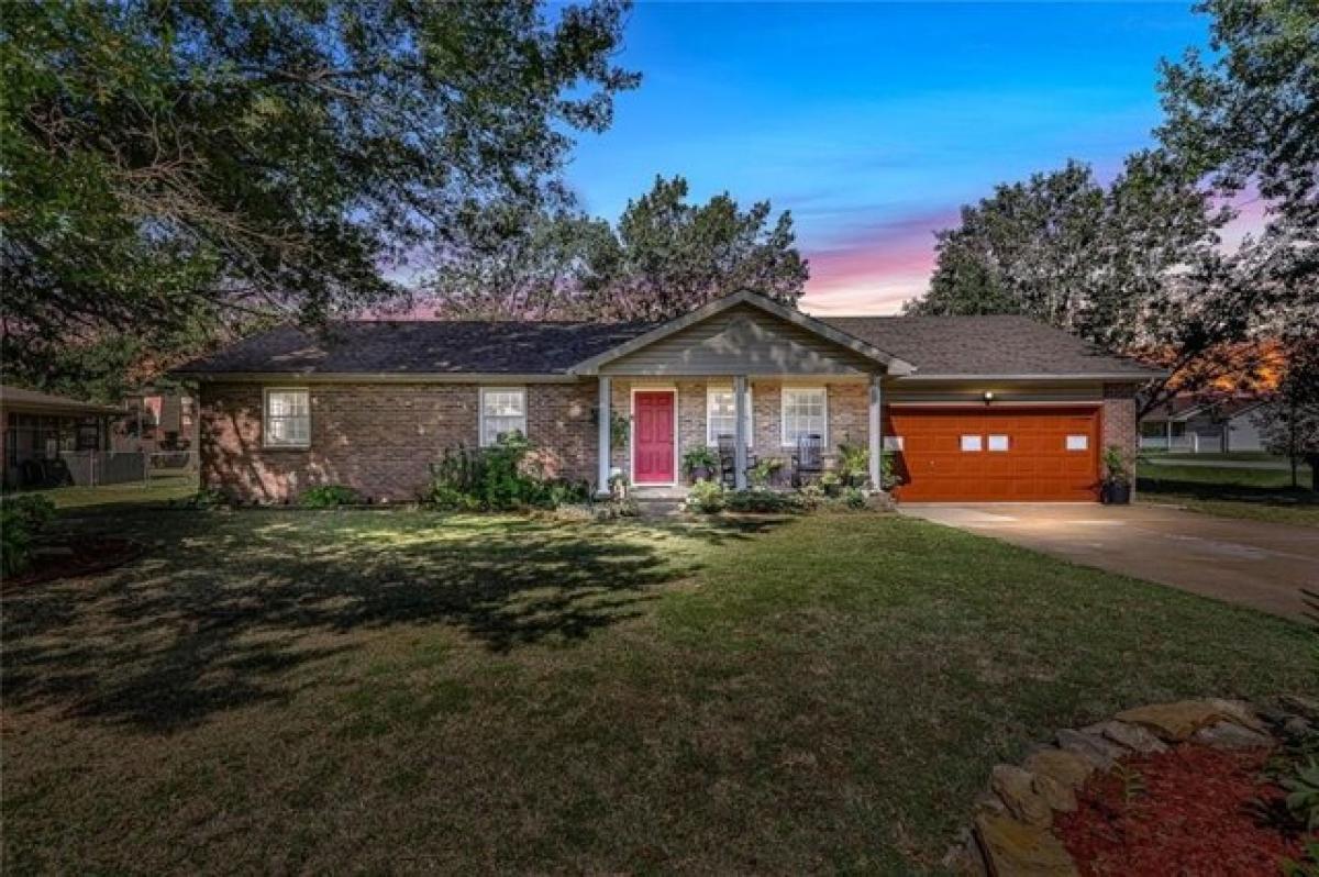 Picture of Home For Sale in Parsons, Kansas, United States