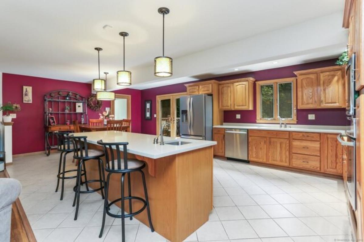 Picture of Home For Sale in Hamden, Connecticut, United States