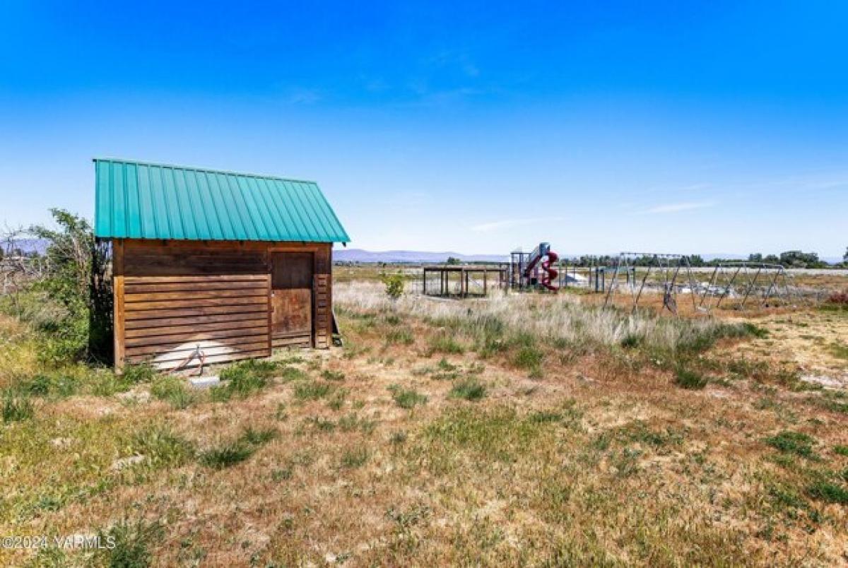 Picture of Home For Sale in White Swan, Washington, United States