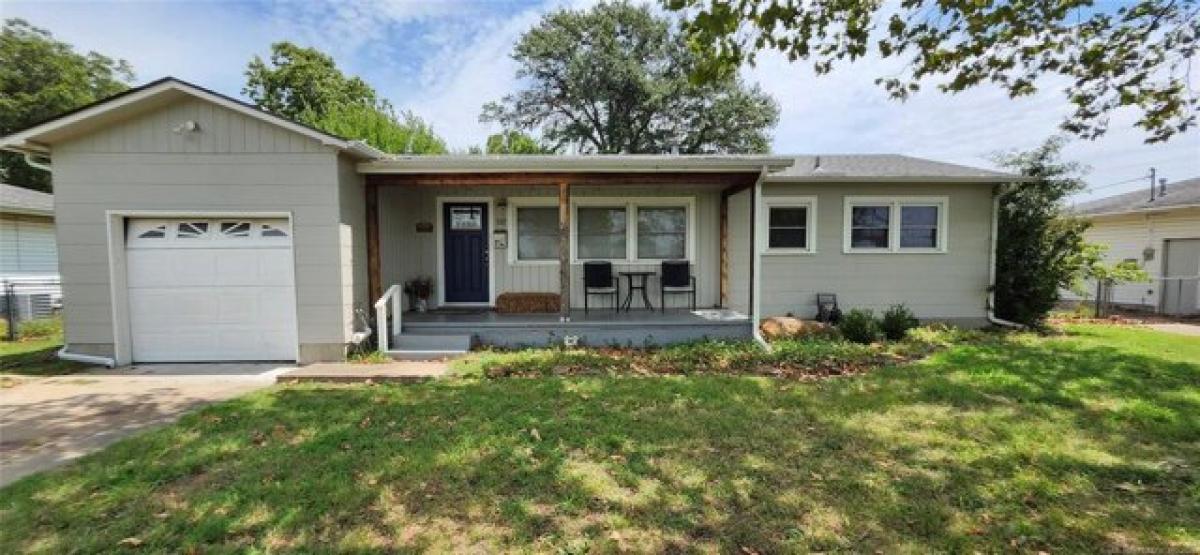 Picture of Home For Sale in Okmulgee, Oklahoma, United States