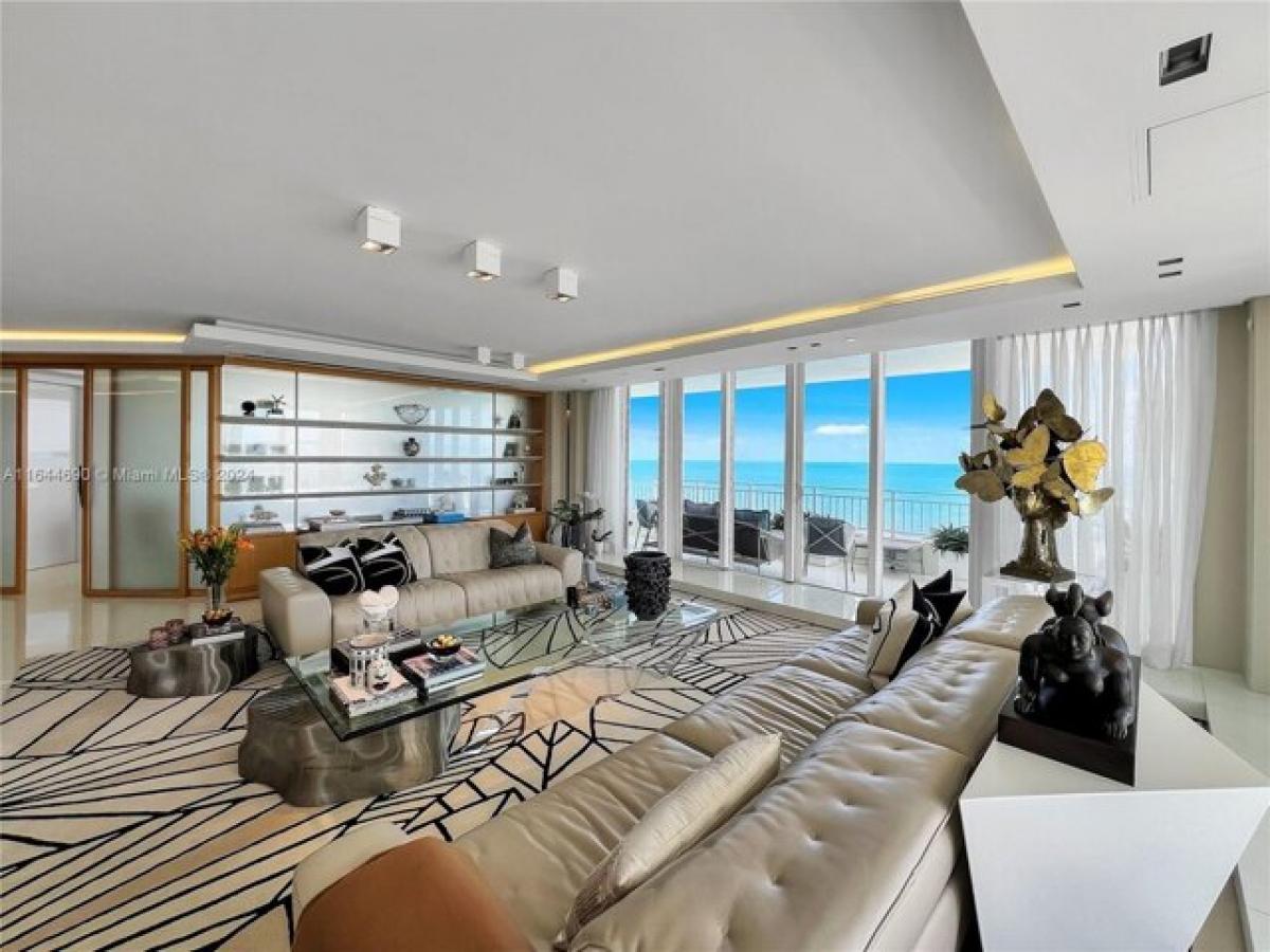 Picture of Home For Sale in Key Biscayne, Florida, United States