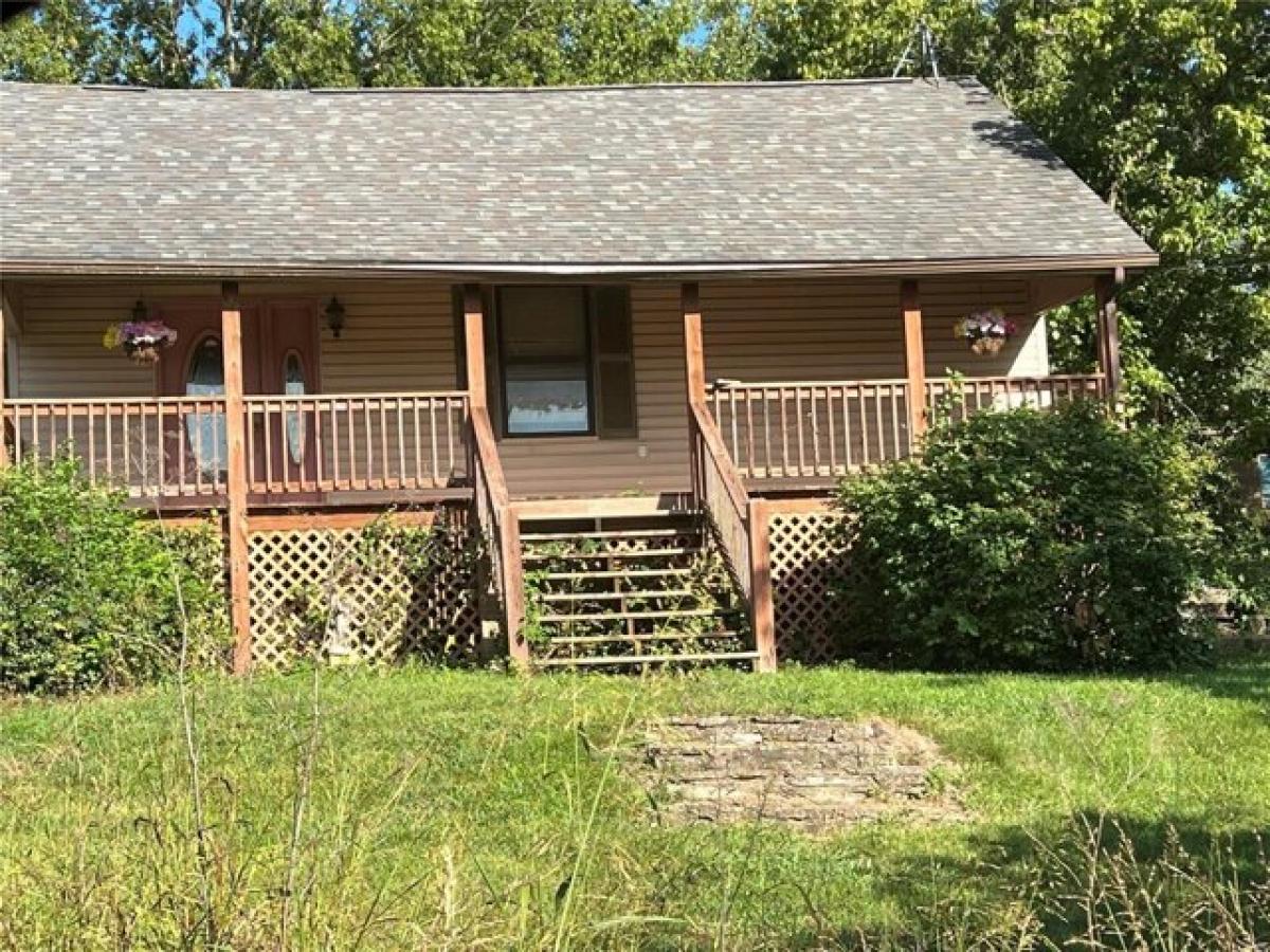 Picture of Home For Sale in De Soto, Missouri, United States