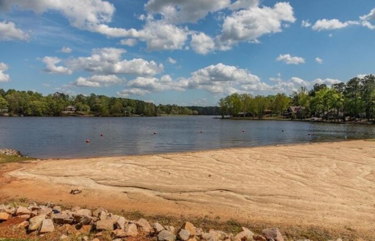 Picture of Residential Land For Sale in Louisburg, North Carolina, United States