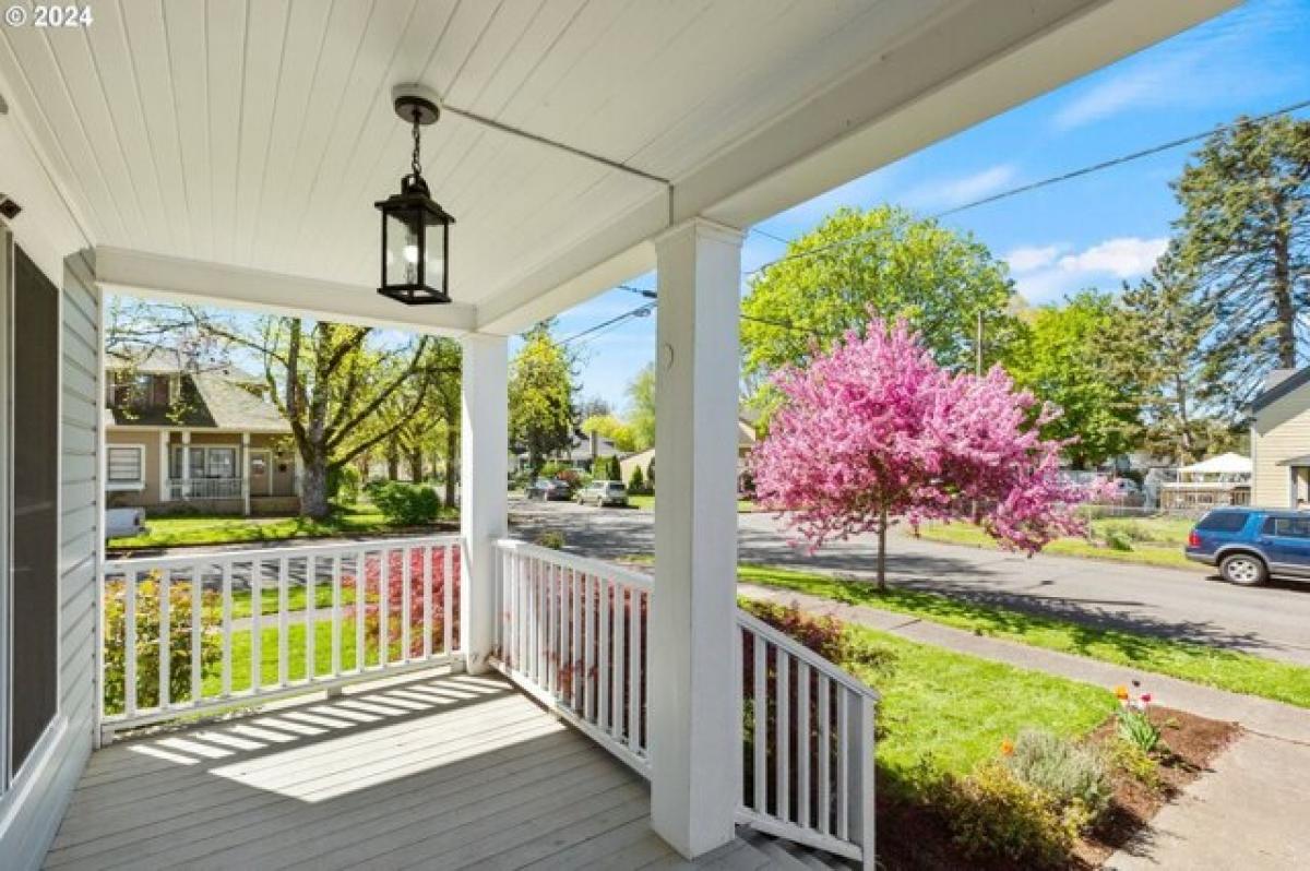 Picture of Home For Sale in Newberg, Oregon, United States