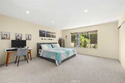 Home For Sale in Calabasas, California