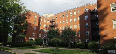 Home For Sale in Fort Lee, New Jersey