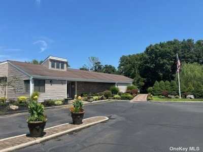 Home For Sale in Smithtown, New York