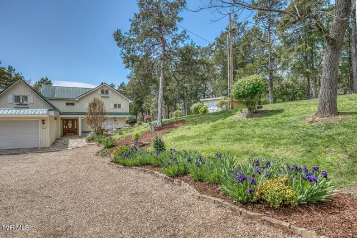 Picture of Home For Sale in Piney Flats, Tennessee, United States