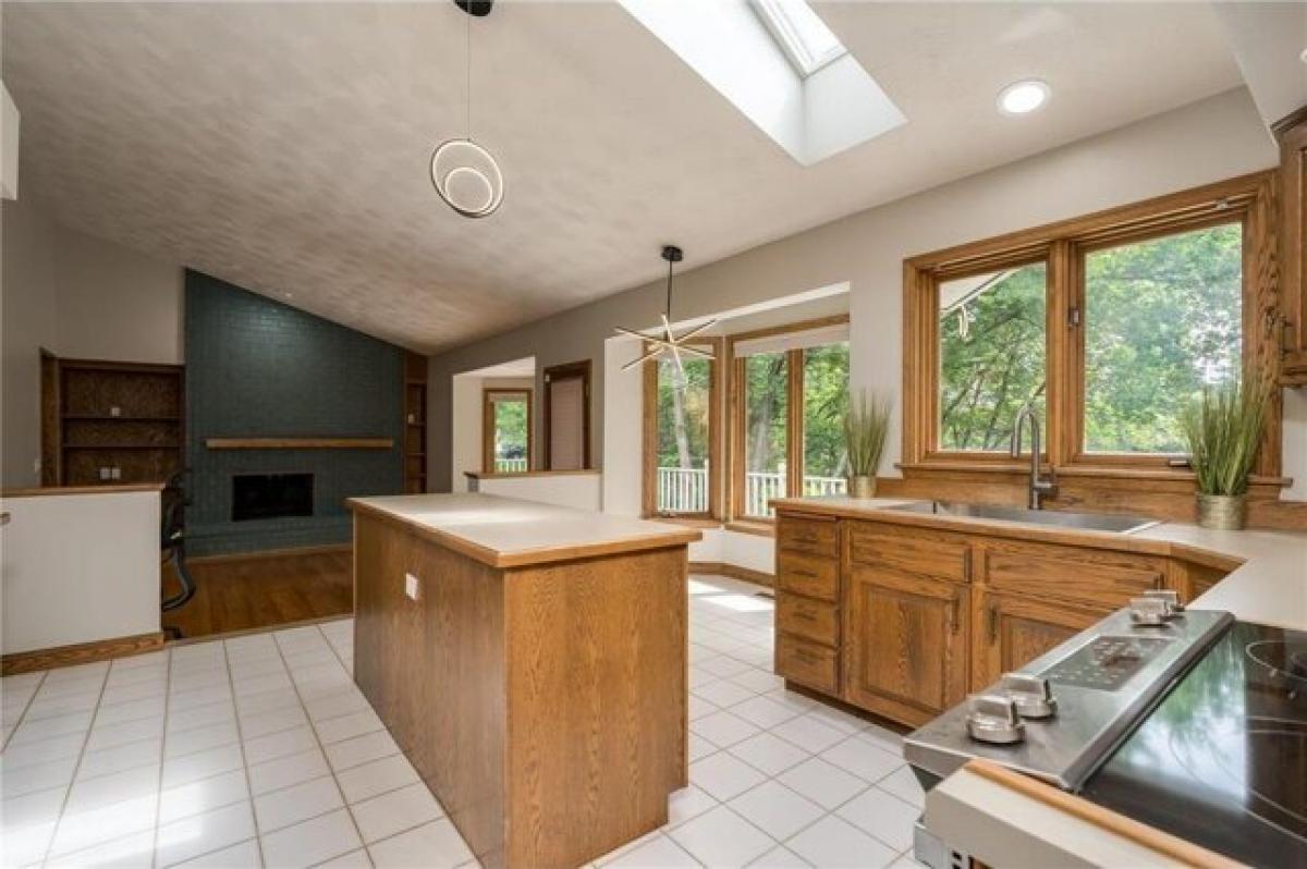 Picture of Home For Sale in Eden Prairie, Minnesota, United States