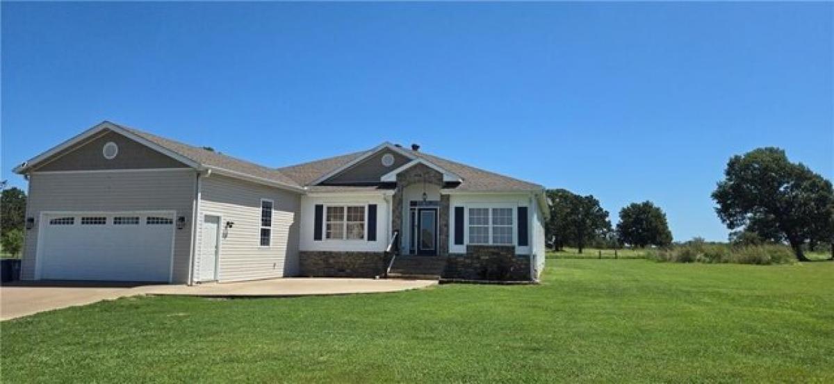 Picture of Home For Sale in Gravette, Arkansas, United States