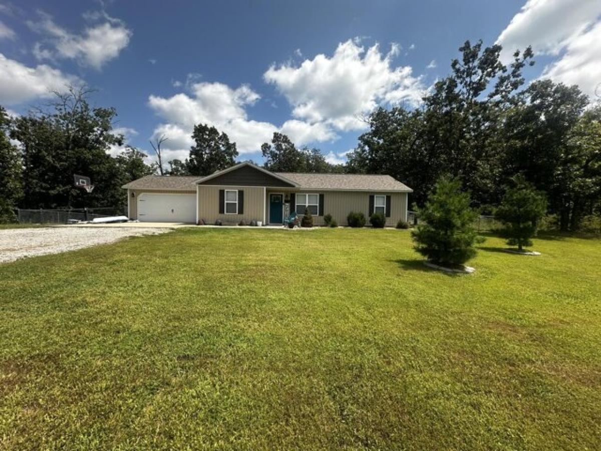 Picture of Home For Sale in West Plains, Missouri, United States