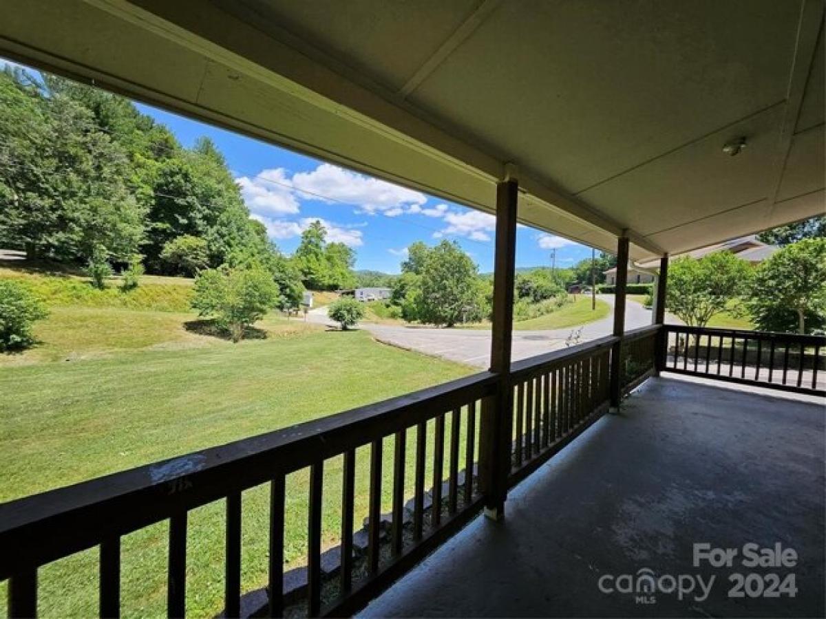 Picture of Home For Sale in Burnsville, North Carolina, United States