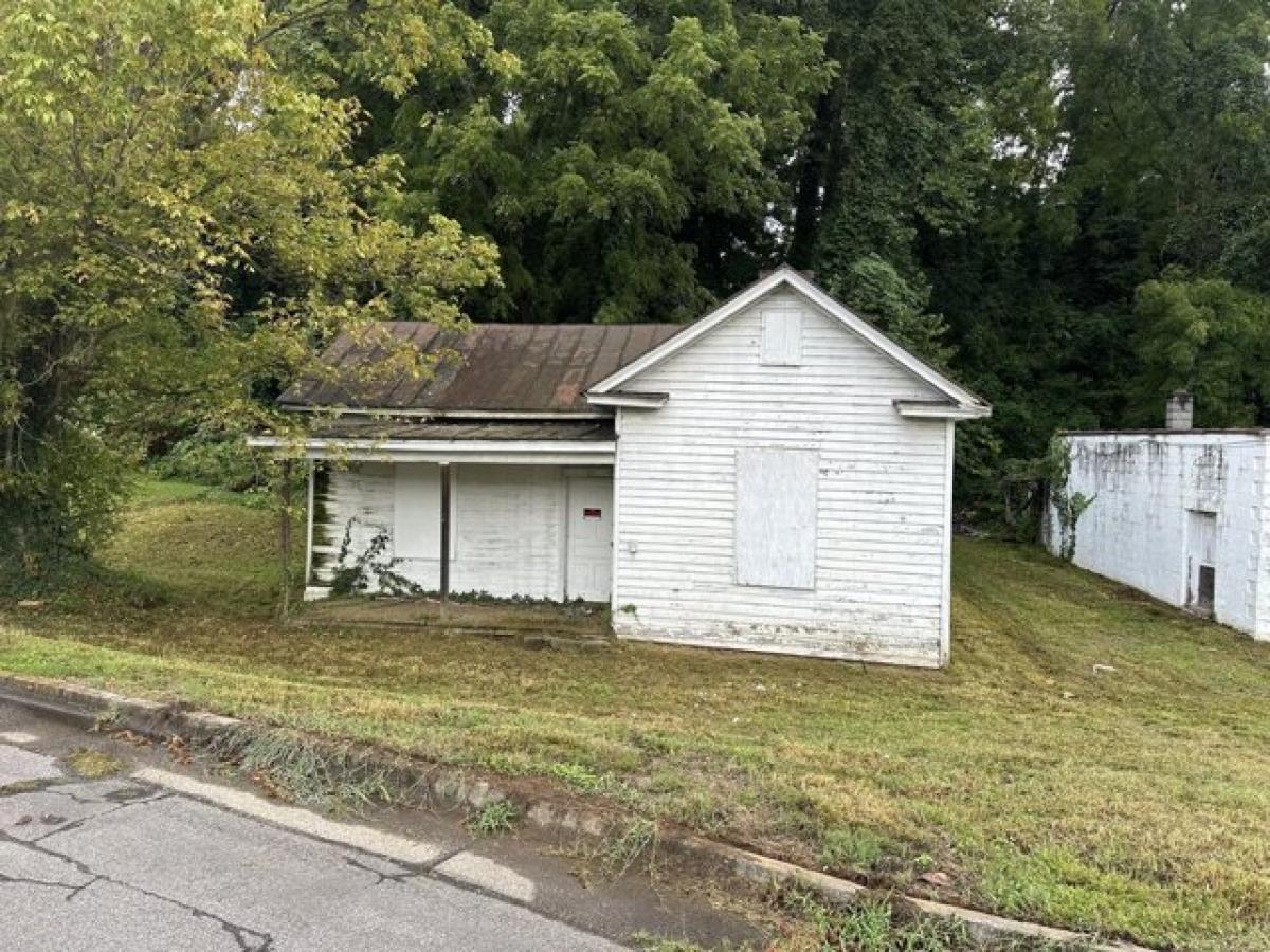 Picture of Home For Sale in Martinsville, Virginia, United States