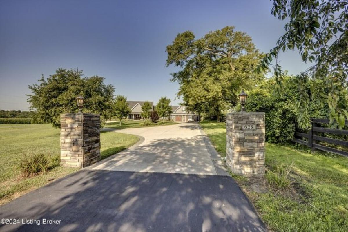 Picture of Home For Sale in Bardstown, Kentucky, United States