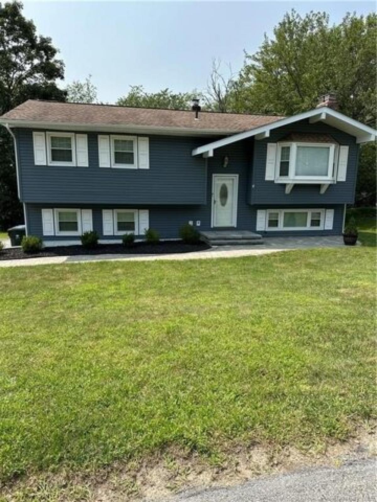 Picture of Home For Sale in Monroe, New York, United States