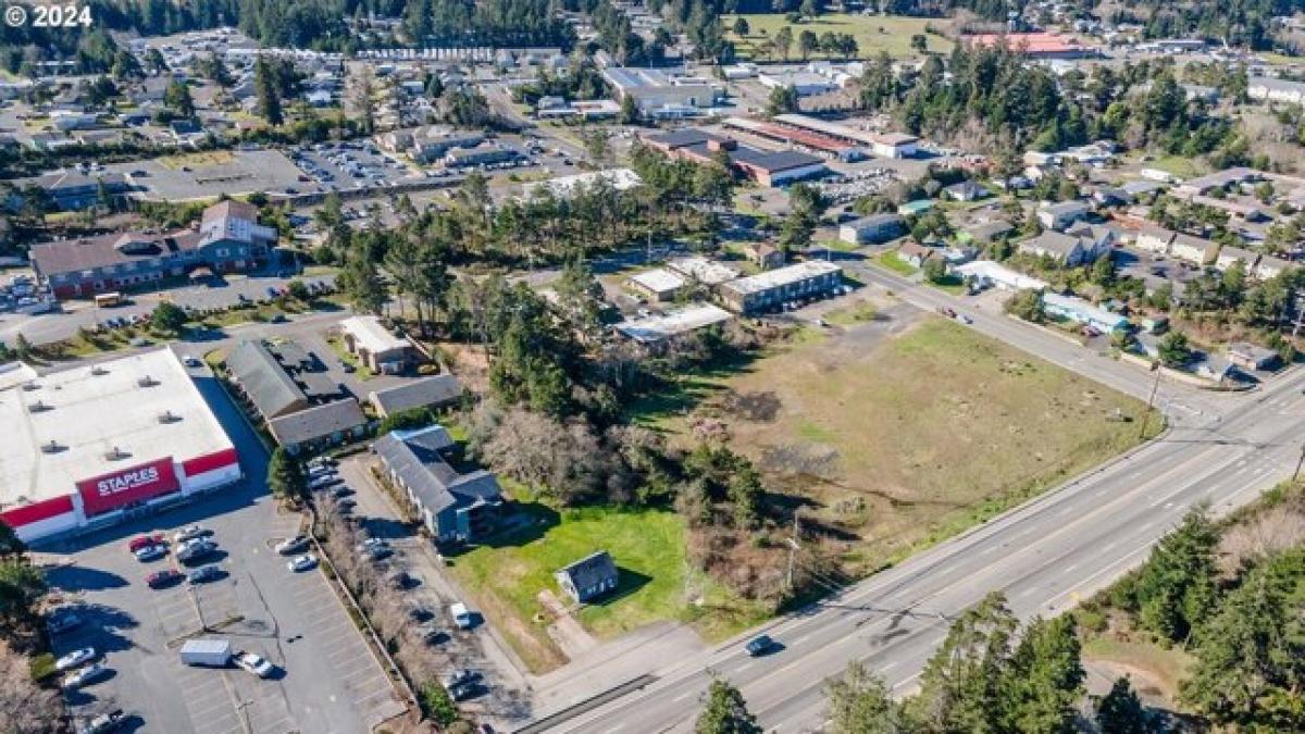 Picture of Residential Land For Sale in Coos Bay, Oregon, United States