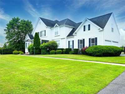 Home For Sale in Wading River, New York